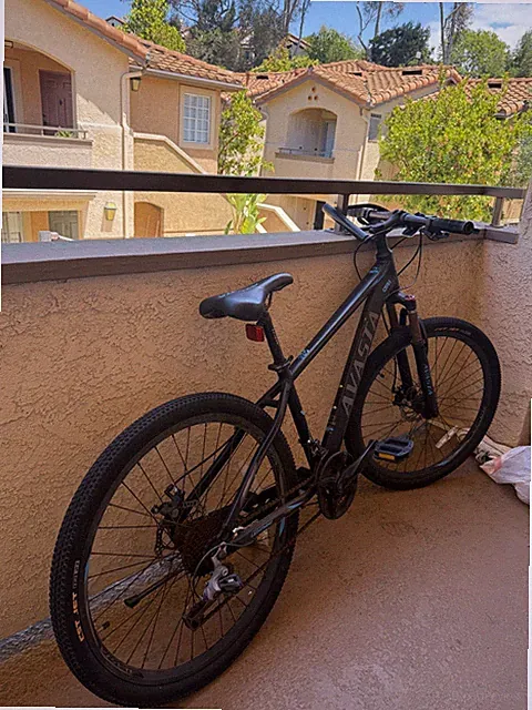Avasta Hybrid Mountain Bike, Black 26", Used – Great Condition